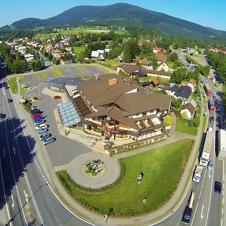 Hotel Eroplan Рожнов-под-Радгоштем Экстерьер фото