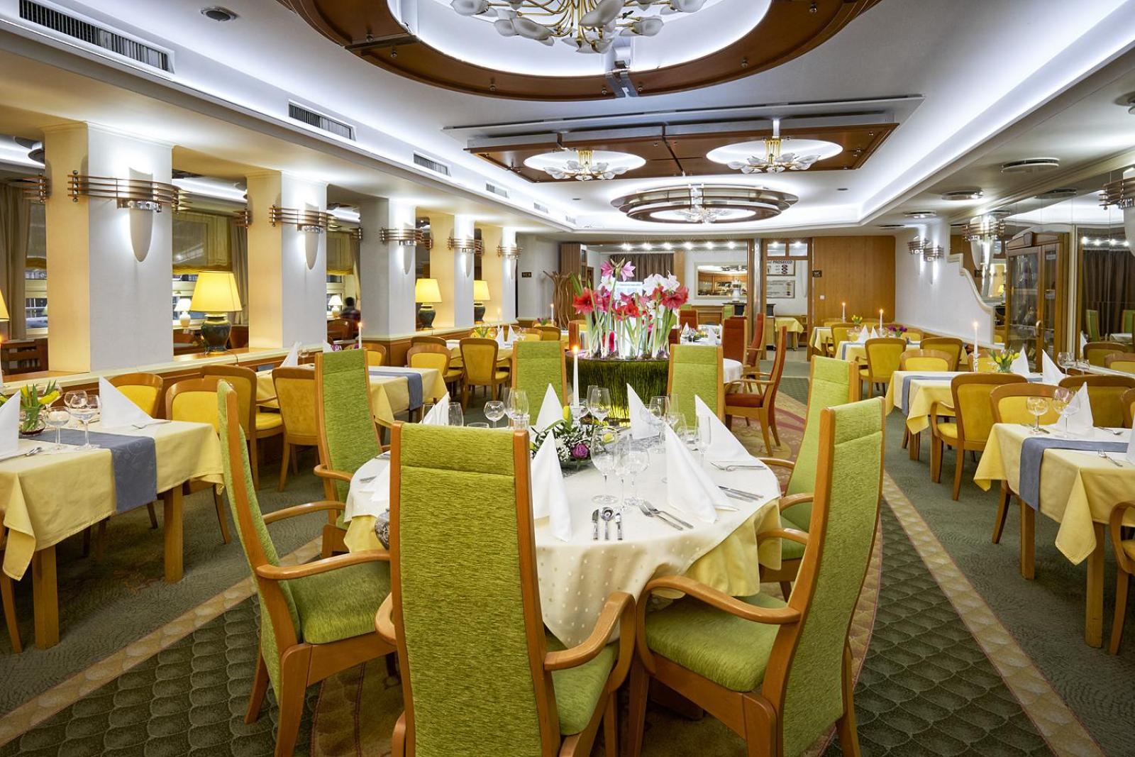 Hotel Eroplan Рожнов-под-Радгоштем Экстерьер фото
