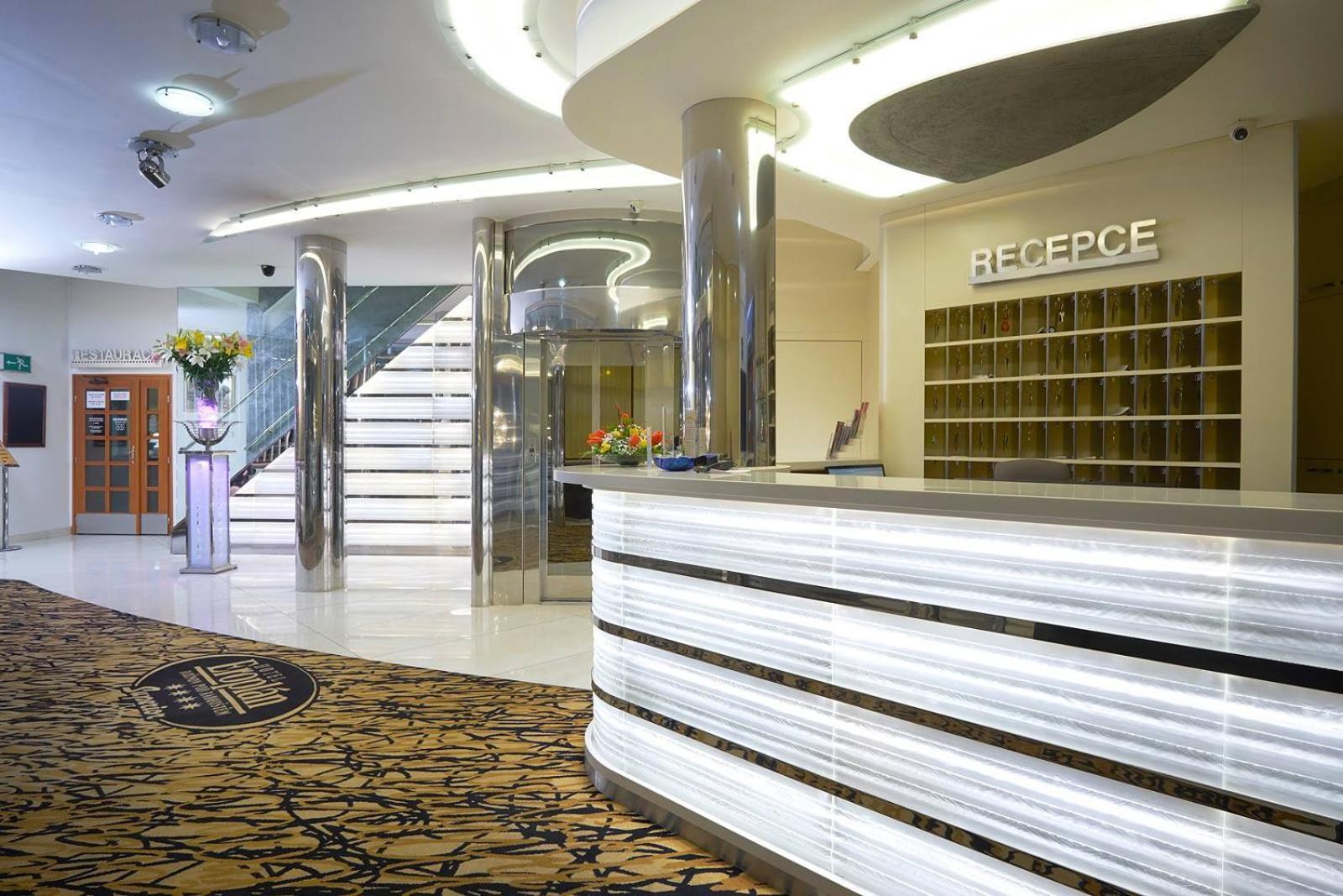 Hotel Eroplan Рожнов-под-Радгоштем Экстерьер фото
