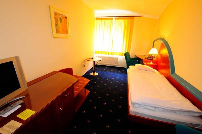 Hotel Eroplan Рожнов-под-Радгоштем Экстерьер фото