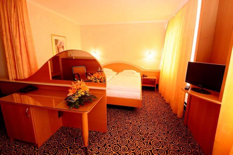 Hotel Eroplan Рожнов-под-Радгоштем Экстерьер фото