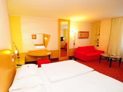 Hotel Eroplan Рожнов-под-Радгоштем Экстерьер фото